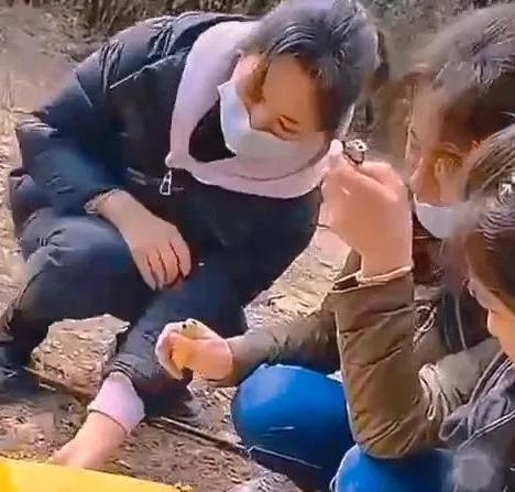 除夕之日妈妈做法事祈祷搜救陷入僵局j9国际站登录腾冲女孩失踪第10天(图5)