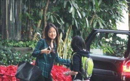 位男星个个花钱如流水一般人真养不起九游会J9入口娶了“败家老婆”的3(图8)